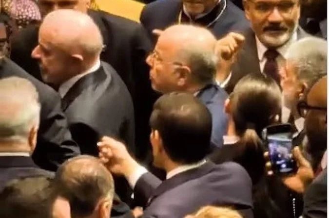 Presidente Lula deixando plenário da Assembleia Geral da ONU