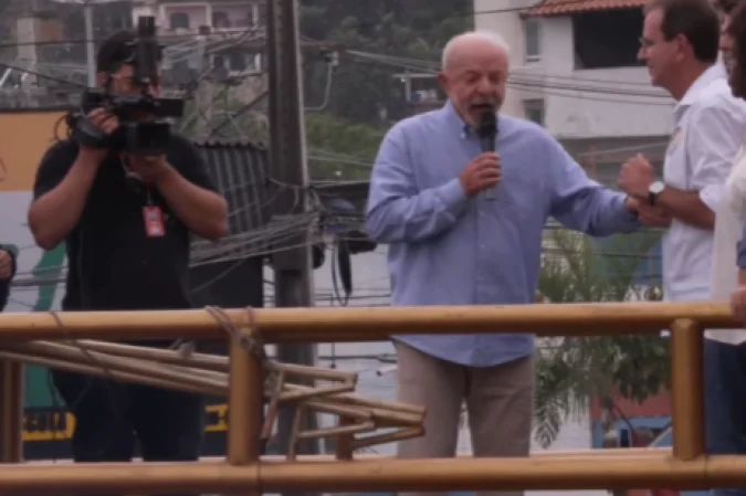 Lula em caminhada de campanha em São Gonçalo