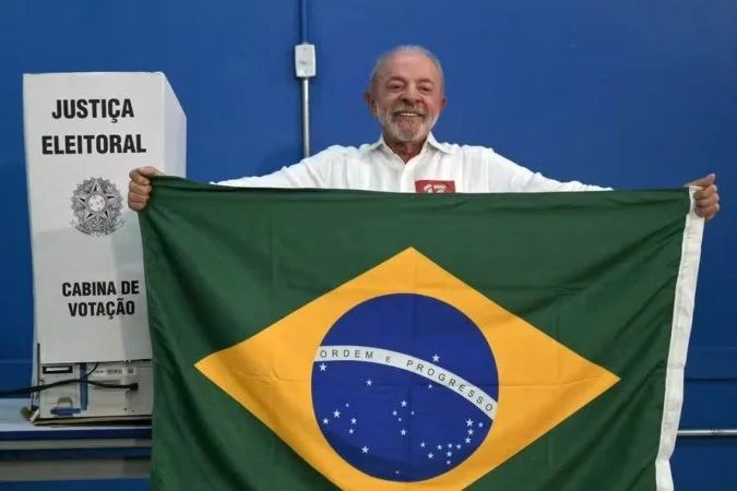 Lula e Janja após votar em São Bernardo do Campo