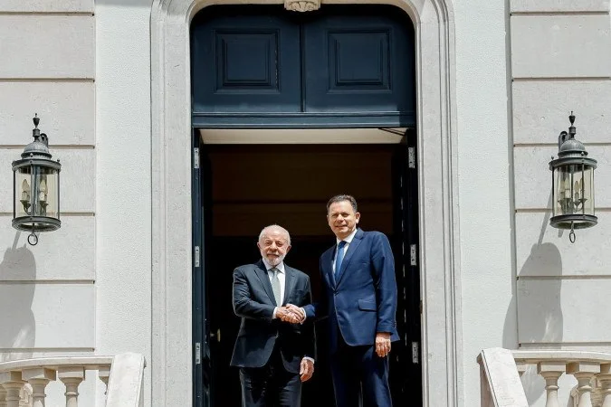 Presidente Lula desembarcando em Lisboa