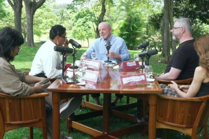 Presidente Lula durante entrevista no Palácio da Alvorada