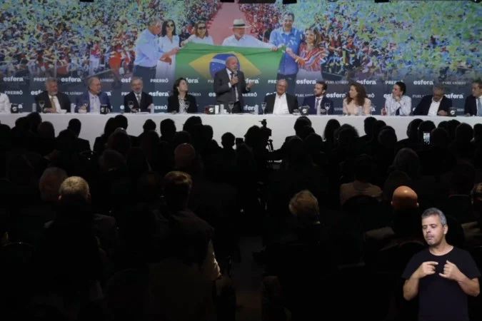 Lula discursa em jantar com empresários