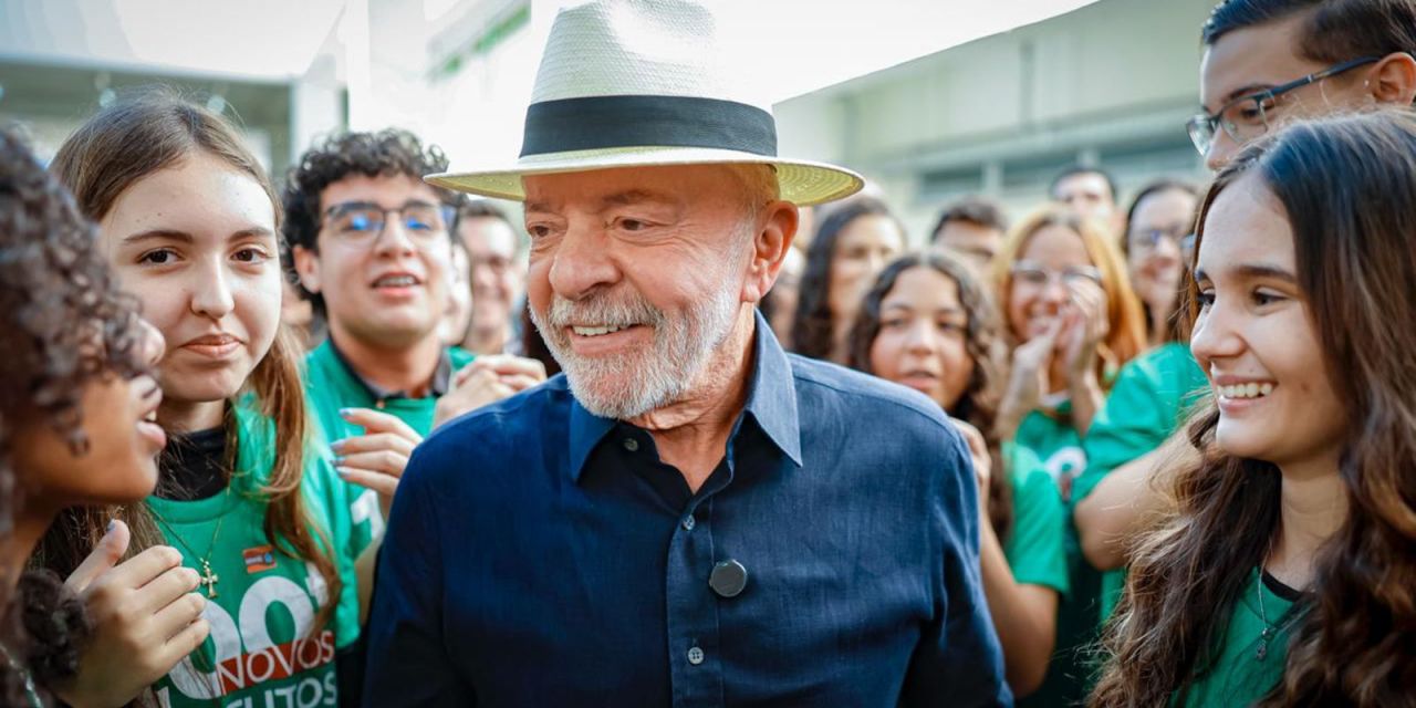 Lula em Catalão durante inauguração
