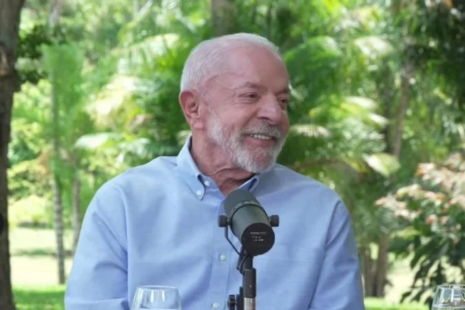Presidente Lula falando no Palácio da Alvorada