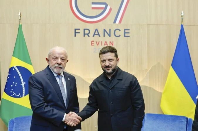 Lula e Zelensky conversam em Évian
