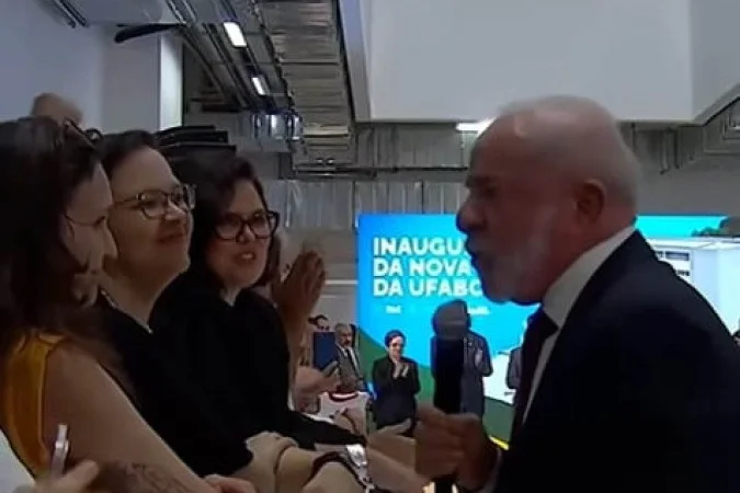 Luiz Inácio Lula da Silva discursando na UFABC
