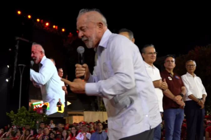 Lula em comício em Maceió