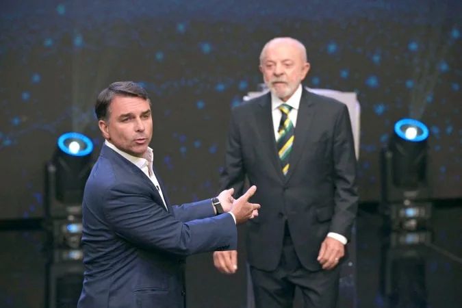 Lula e Flávio Bolsonaro durante debate na Band