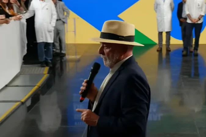 Lula discursando no INTO, Rio de Janeiro