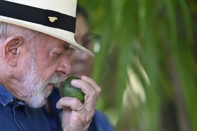 Presidente Lula durante visita à feira em Planaltina