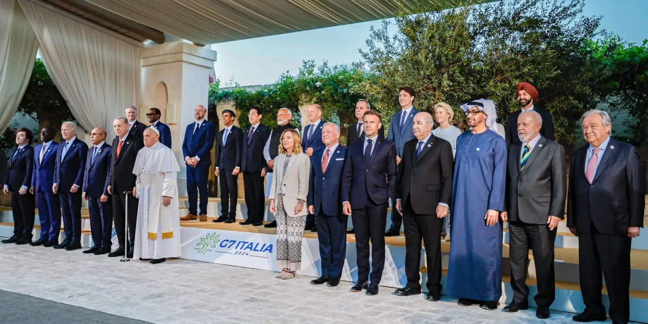 Presidente Lula embarcando para o G7 na França