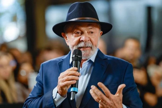 Lula em reuniao com equipe de pre-campanha