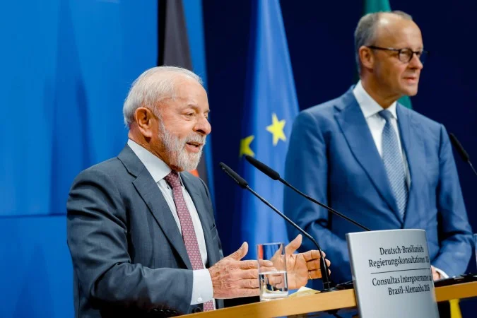 Lula em coletiva em Hannover ao lado do chanceler alemão Friedrich Merz