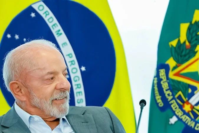 Lula em vídeo falando sobre participação no canal do WhatsApp