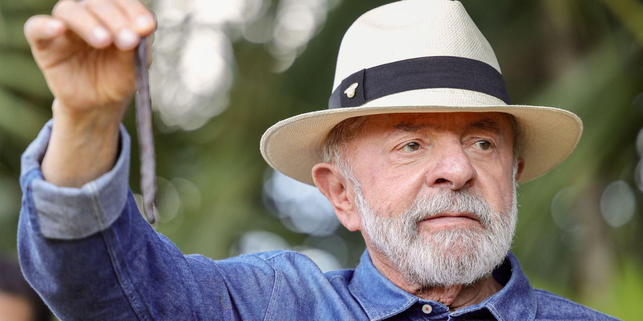 Lula embarcando para São Paulo