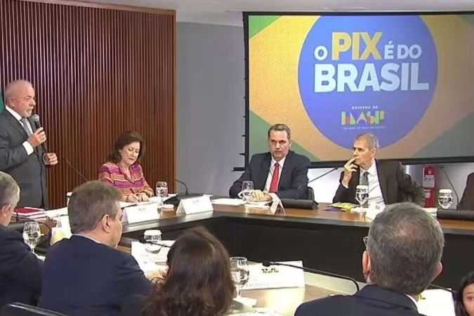 Presidente Lula em reunião ministerial no Palácio do Planalto