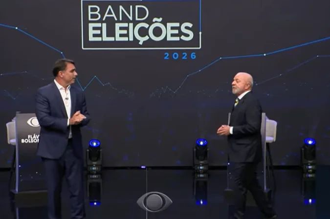 Lula e Flávio Bolsonaro durante debate na TV Band