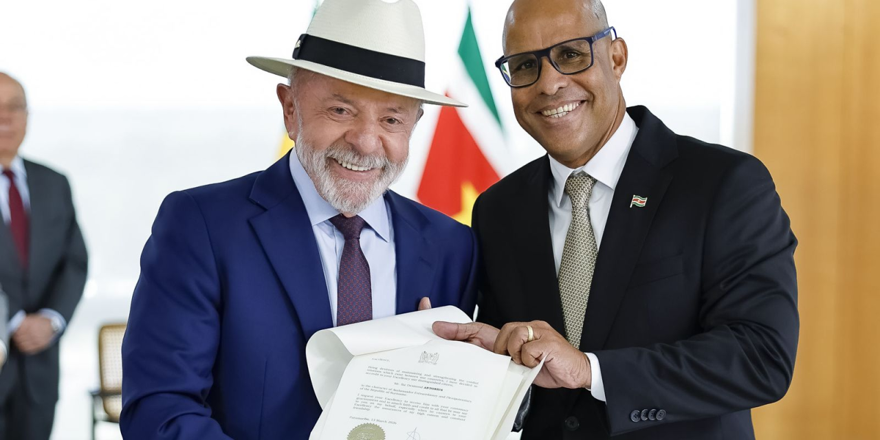 Lula recebe embaixadores no Palácio do Planalto