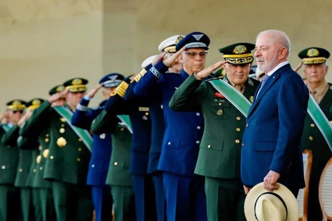 Lula, José Múcio e Hamilton Mourão na cerimônia do Dia do Soldado