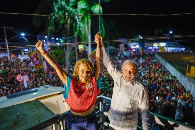 Lula em comício em Montes Claros