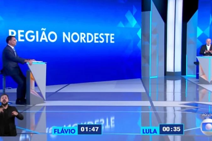 Lula e Flávio Bolsonaro durante debate na TV Globo