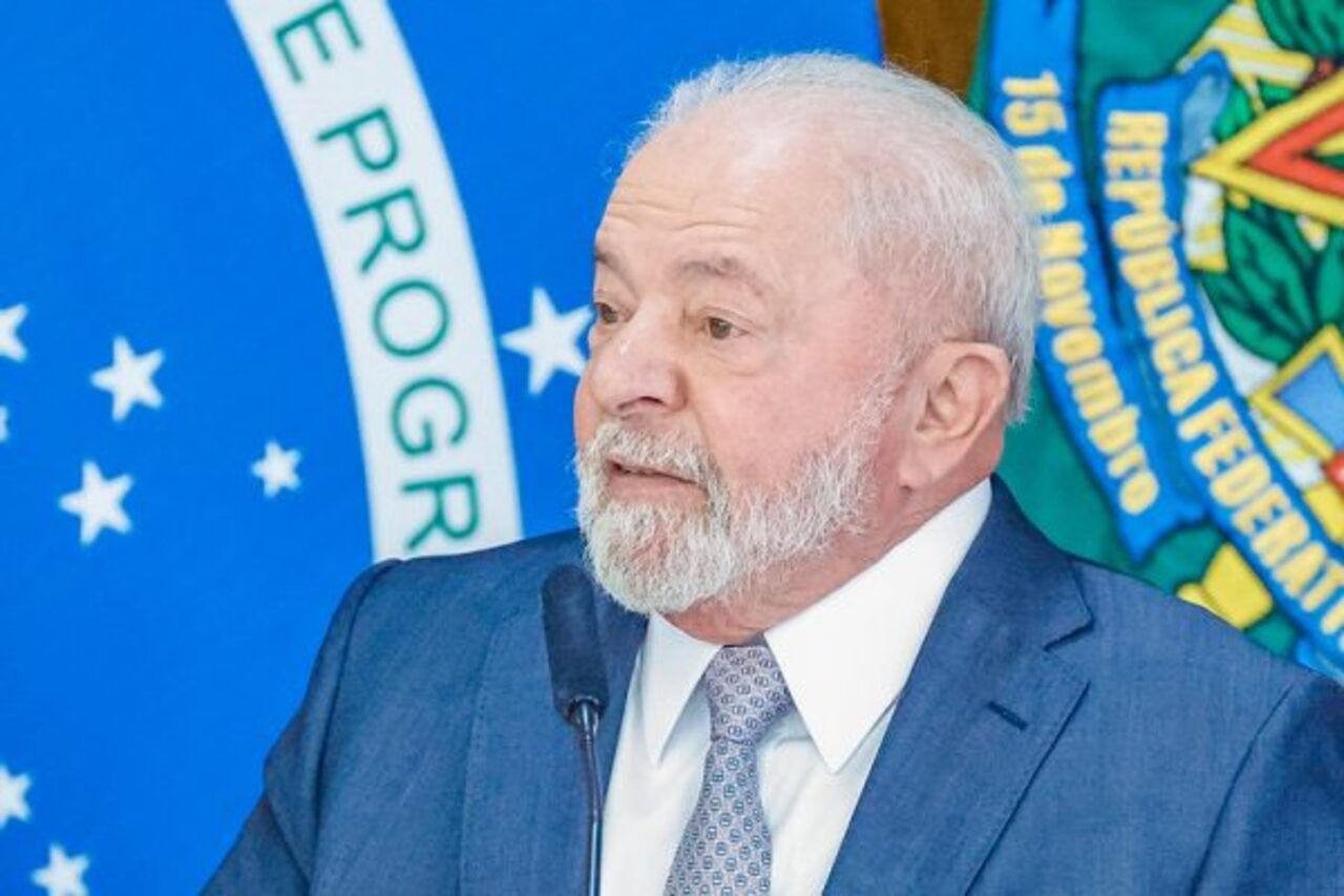 Lula e aliados durante gravação de programas no QG de campanha