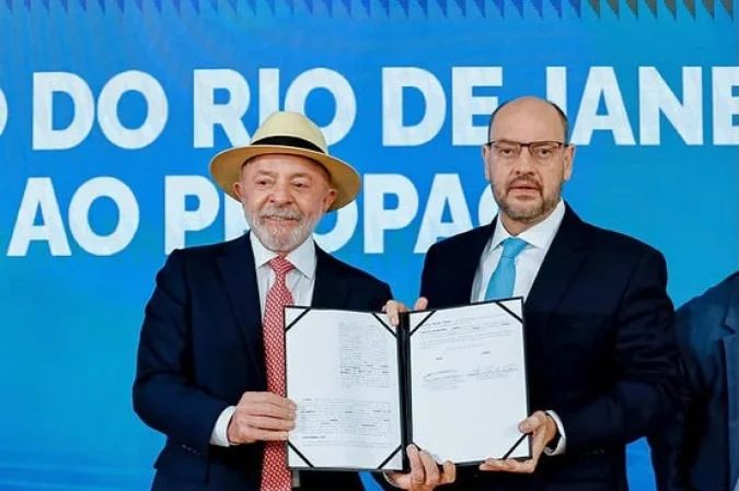 Lula e Ricardo Couto assinam adesão ao Propag no Palácio Guanabara