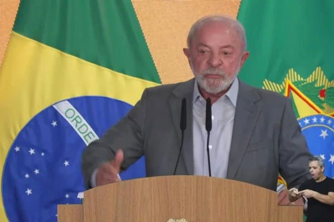 Presidente Lula falando durante cerimônia no Palácio do Planalto