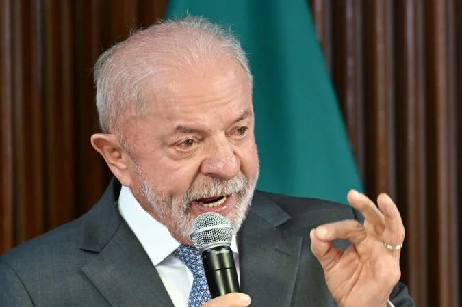 Presidente Lula em ligação telefônica