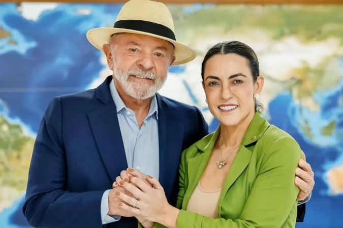 Lula e Soraya Thronicke conversam em evento político