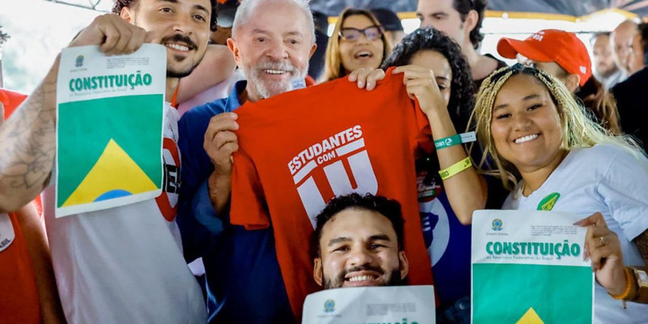 Lula grava vídeo com jovens ao anunciar proposta para estudantes universitários