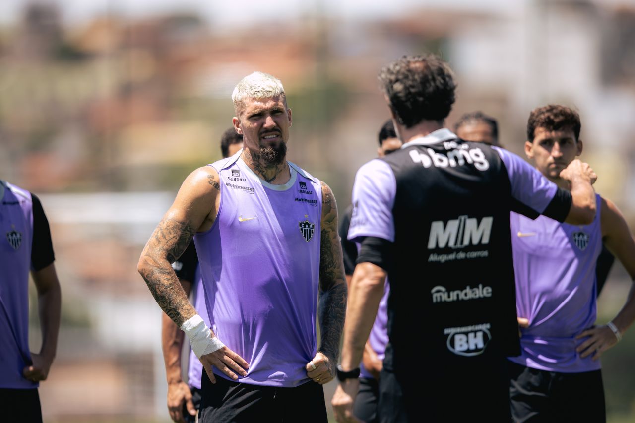 Lyanco em ação pela defesa do Atlético-MG