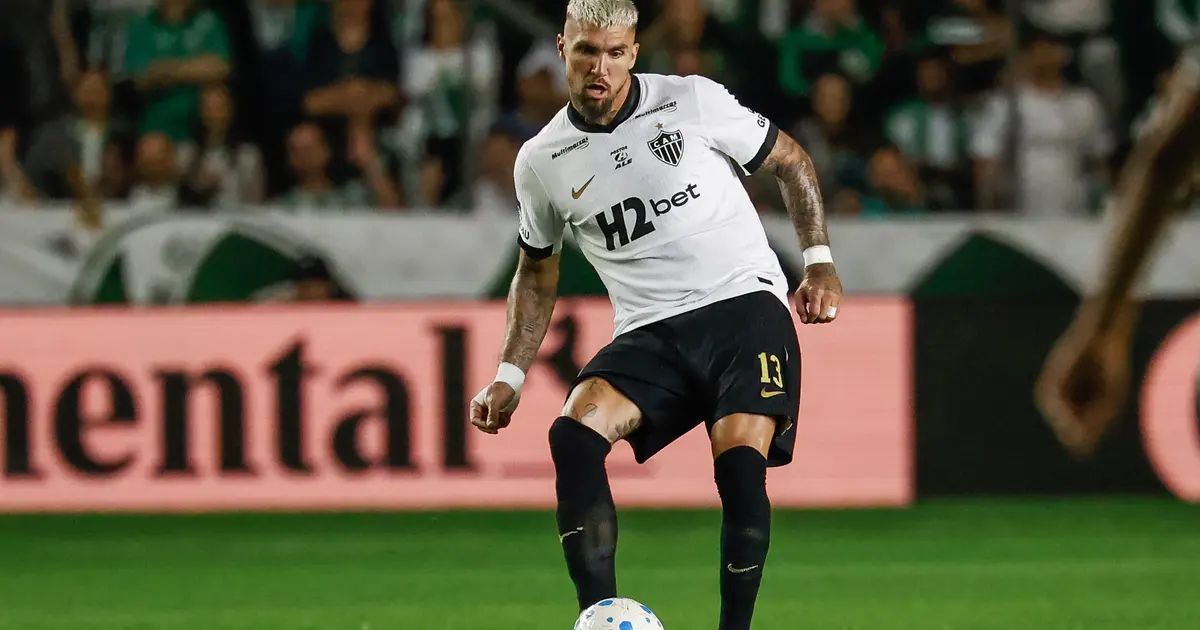Lyanco deixa o campo mancando durante Bragantino x Atlético-MG