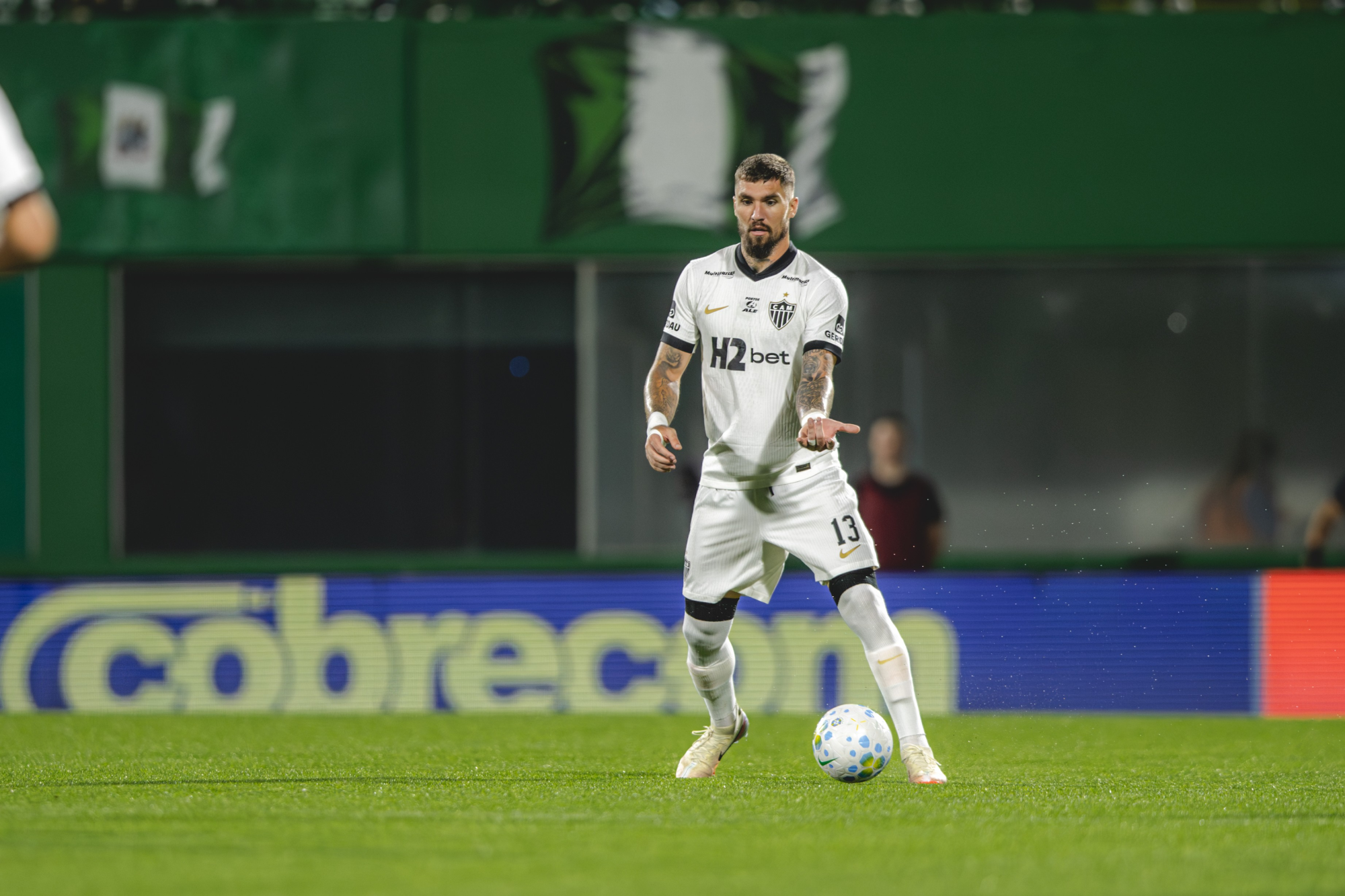 Lyanco durante partida pelo Atlético-MG contra Chapecoense