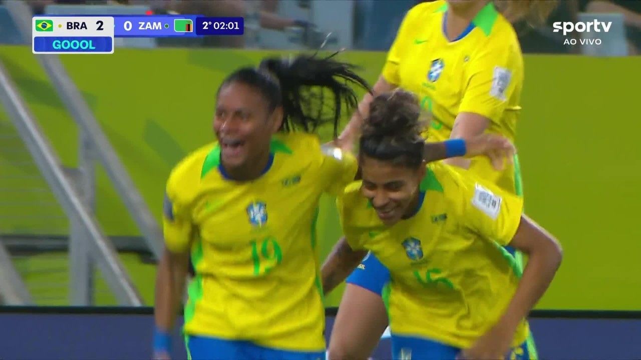 Maiara comemorando gol pelo Angel City