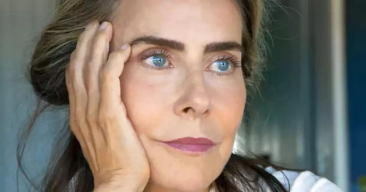 Maitê Proença falando em entrevista