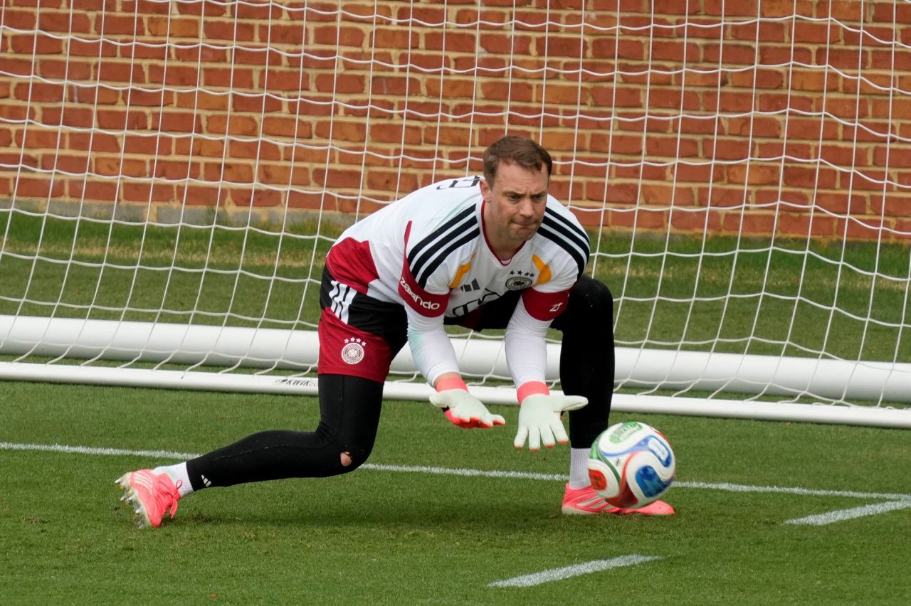 Manuel Neuer em treino da seleção da Alemanha