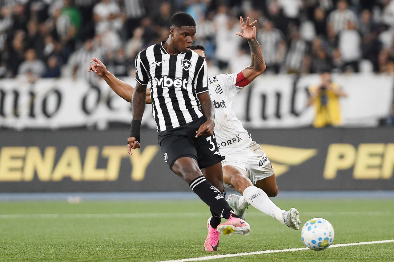 Kadir comemora gol nos acréscimos