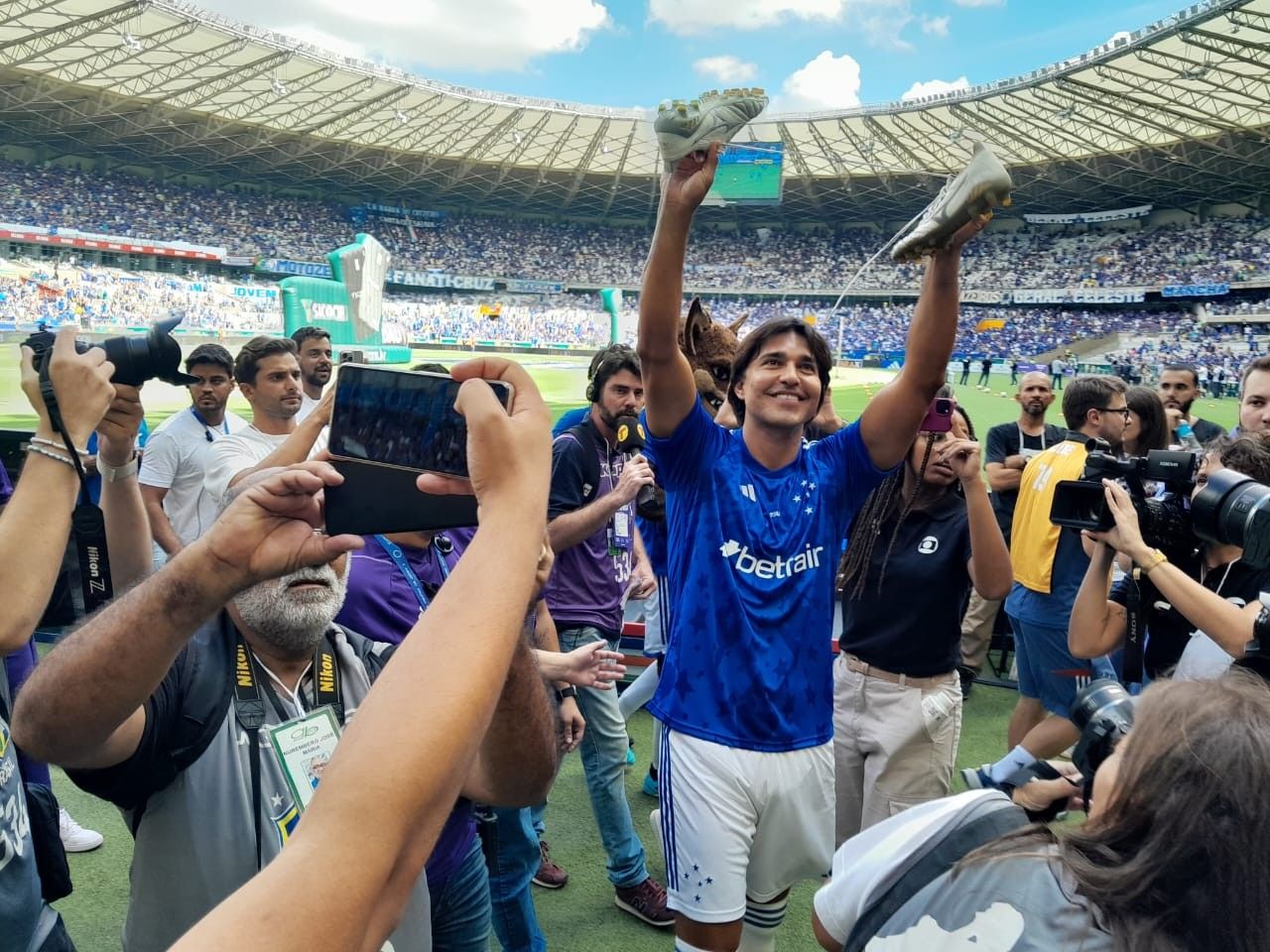Marcelo Moreno comemorando gol pelo Oriente Petrolero