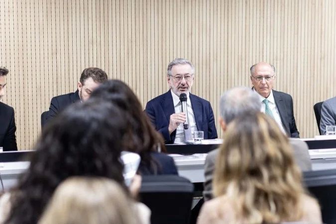 Ministro Márcio Elias Rosa durante pronunciamento oficial