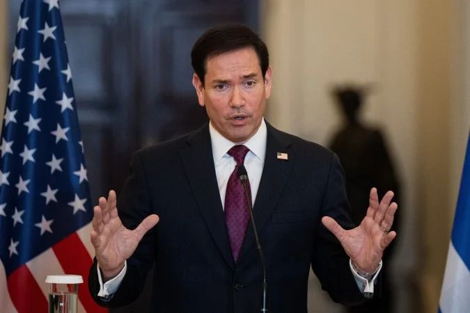 Marco Rubio fala com jornalistas