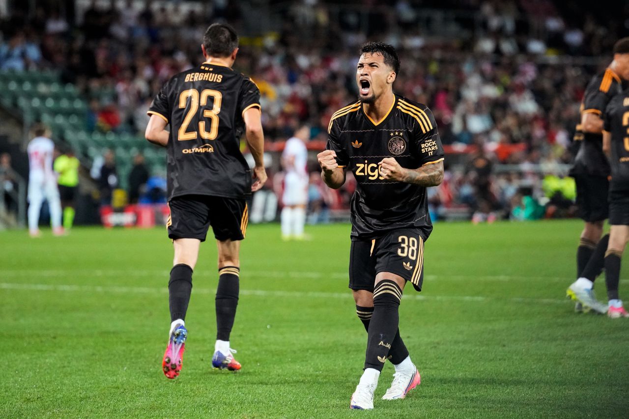 Marcos Leonardo comemora gol pelo Ajax