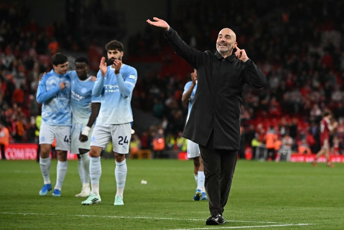 Enzo Maresca celebra vitória do Manchester City em Anfield