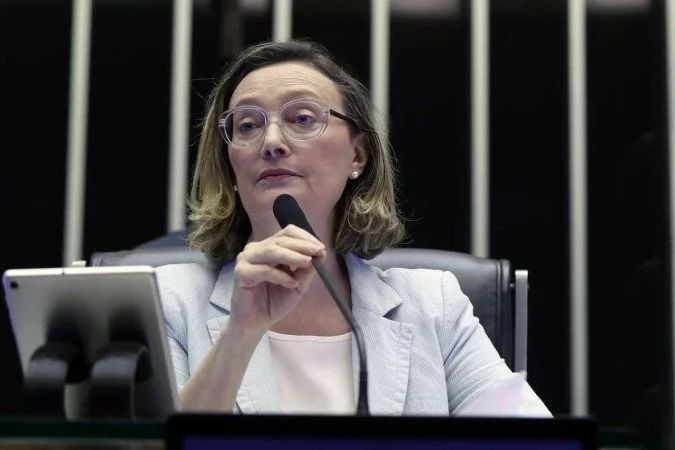 Deputada Maria do Rosário discursando na Câmara dos Deputados