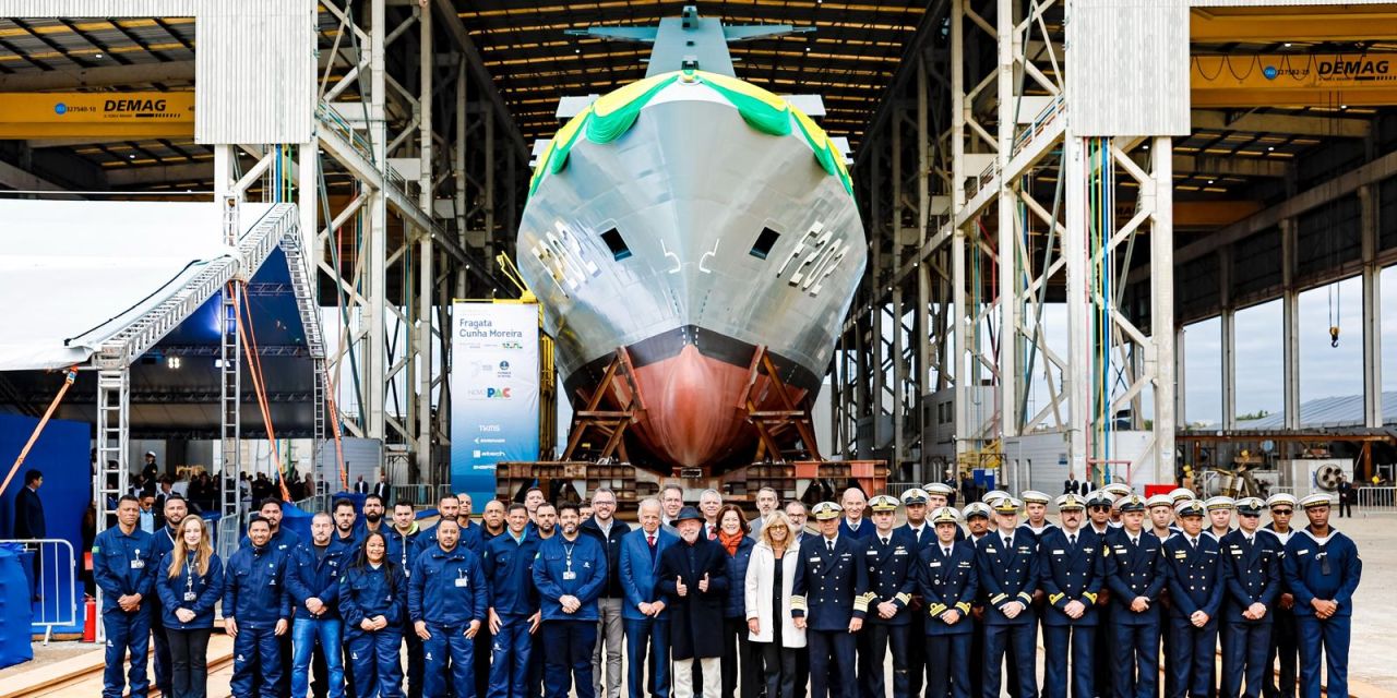 Lançamento da fragata Cunha Moreira em Itajaí