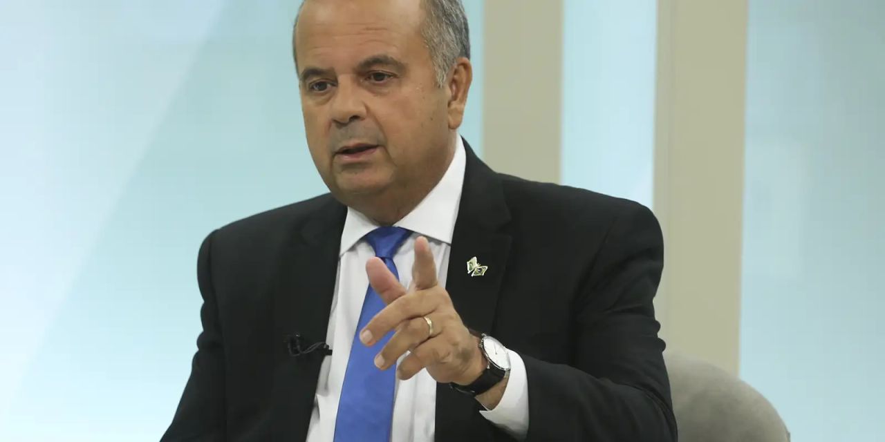 Rogério Marinho em coletiva no Senado