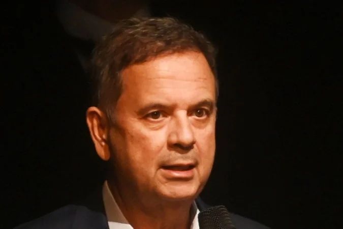 Senador Rogério Marinho falando no plenário do Senado