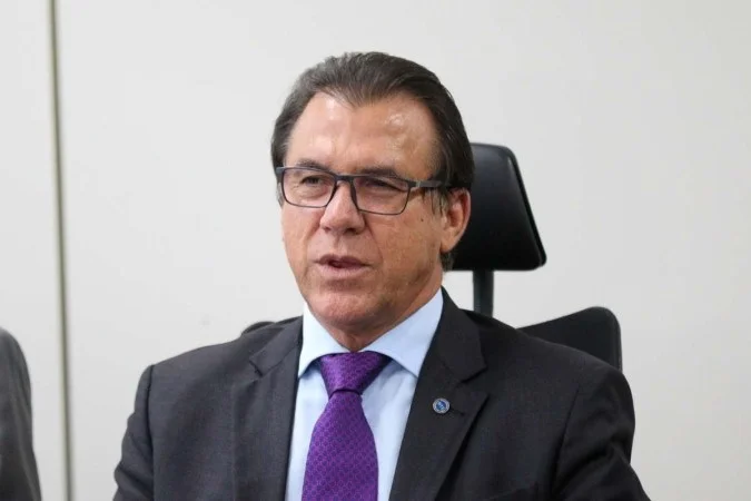 Ministro Luiz Marinho na comissão especial