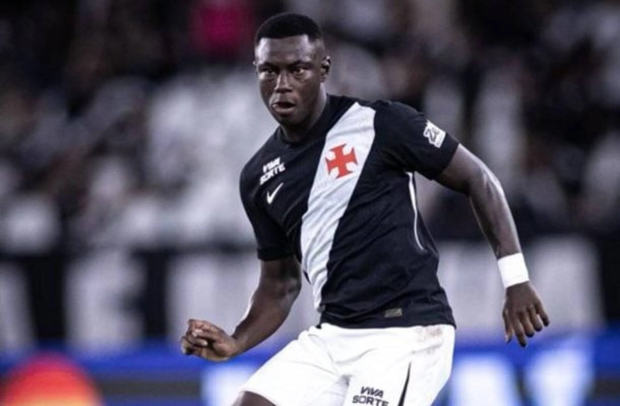 Marino Hinestroza em ação com a camisa do Vasco