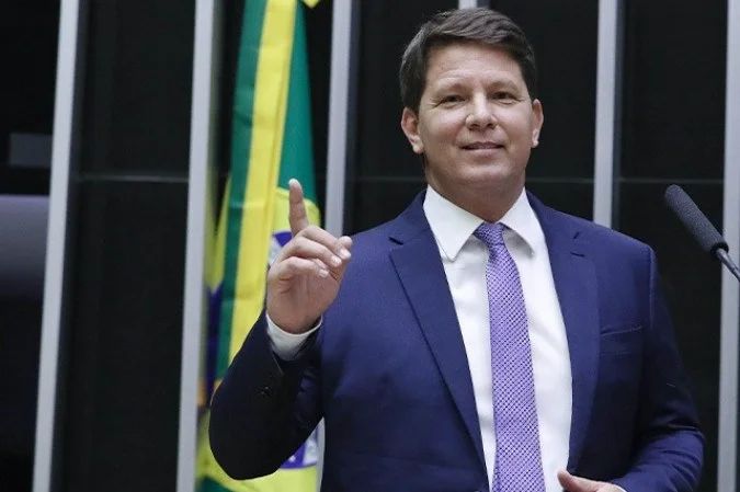 Mario Frias em pronunciamento sobre financiamento do filme Dark Horse